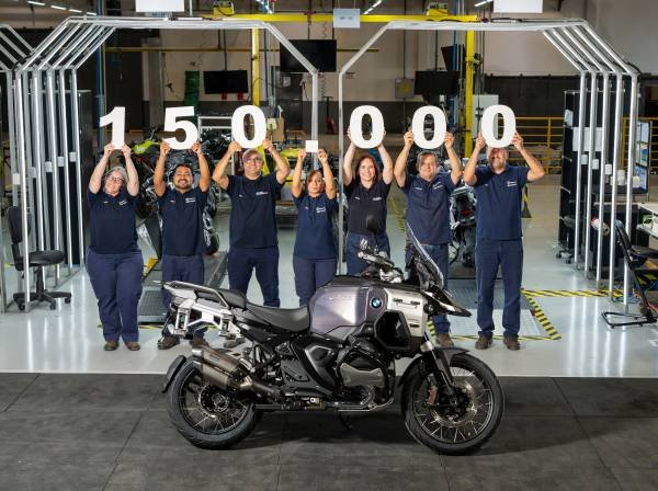 P90651981-bmw-motorrad-reaches-the-milestone-of-150-000-motorcycles-produced-in-the-year-of-its-plant-s-10th-a-600px